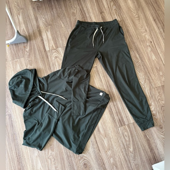 Vuori halo performance aspen green jogger hoodie long sleeve set - Picture 3 of 10